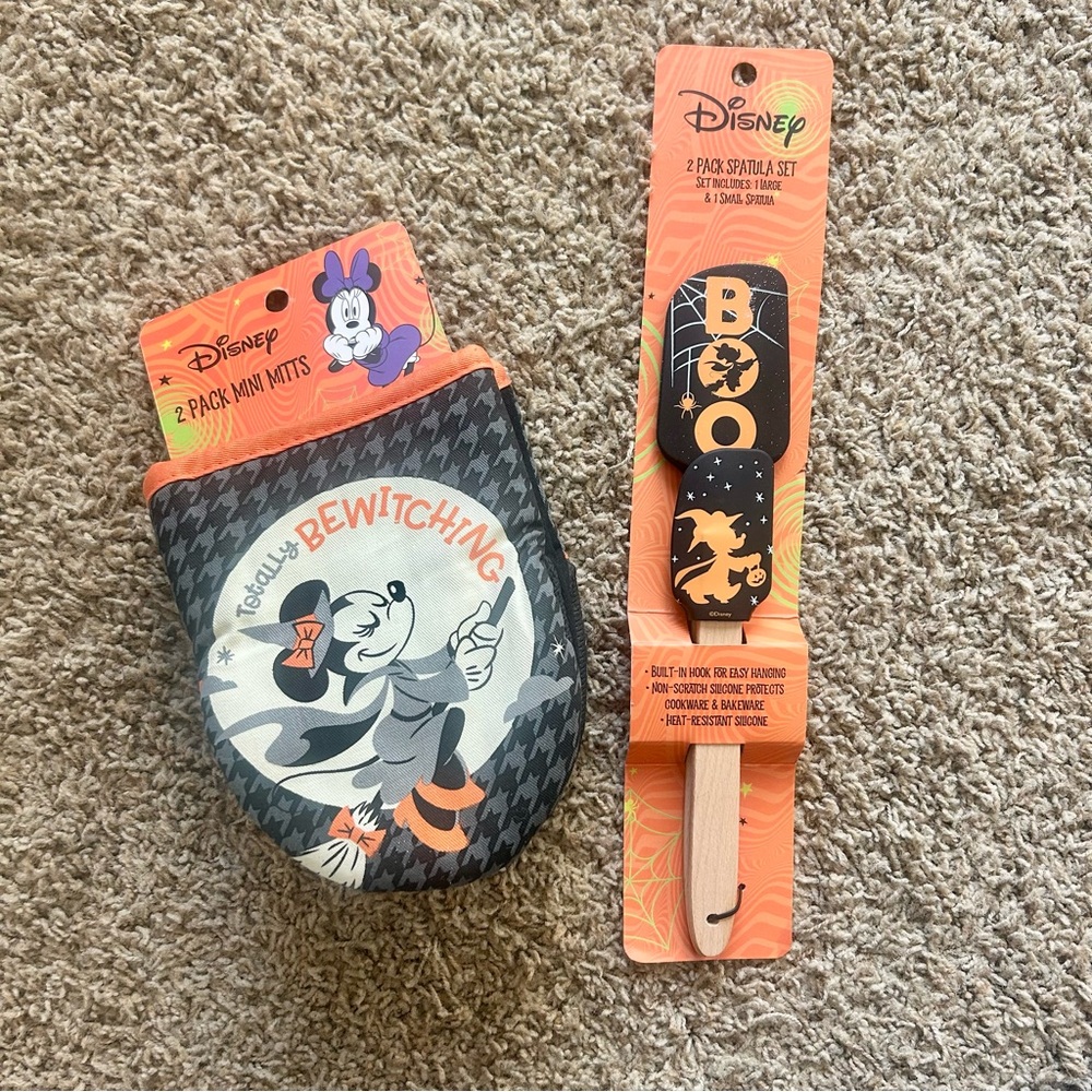 NWT Disney Halloween Minnie Mouse Mini Mitts and Spatula Set
